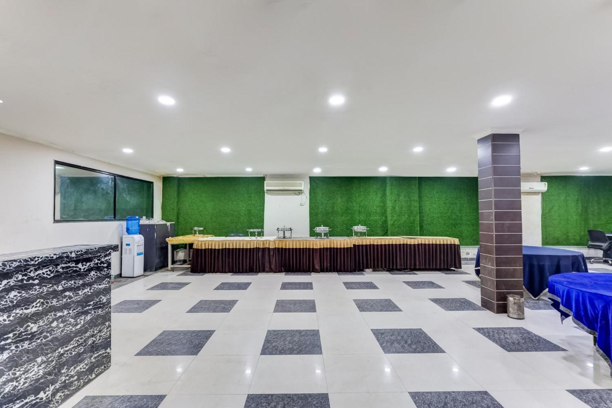 Hotel Vedanta Gurgaon Exteriör bild